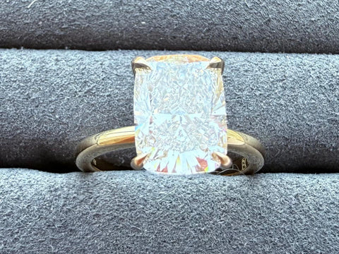 Cushion Brilliant Engagement Ring 18k Yellow Gold